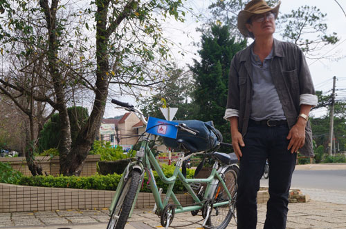 Văn Phượng, Cao Minh về Đà Lạt trồng hoa - 1