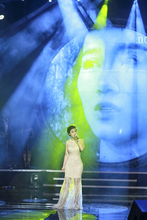 Dương Hoàng Yến khoe vẻ đẹp kiêu sa, duyên dáng - 9