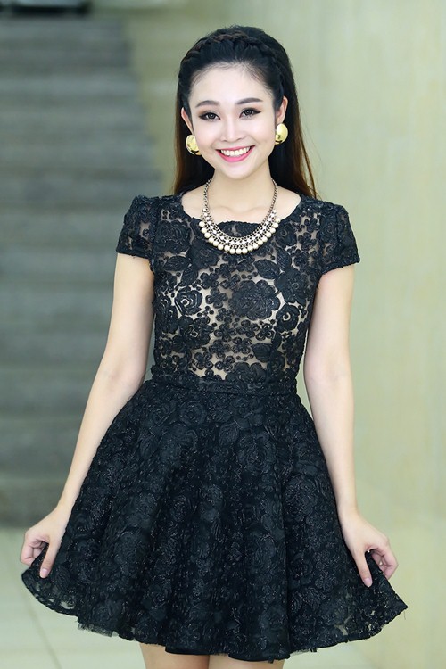 Dương Hoàng Yến khoe vẻ đẹp kiêu sa, duyên dáng - 16