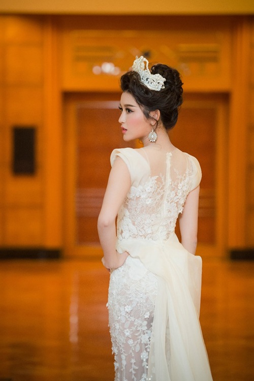 Á hậu Huyền My đội vương miện đi dự sự kiện - 3
