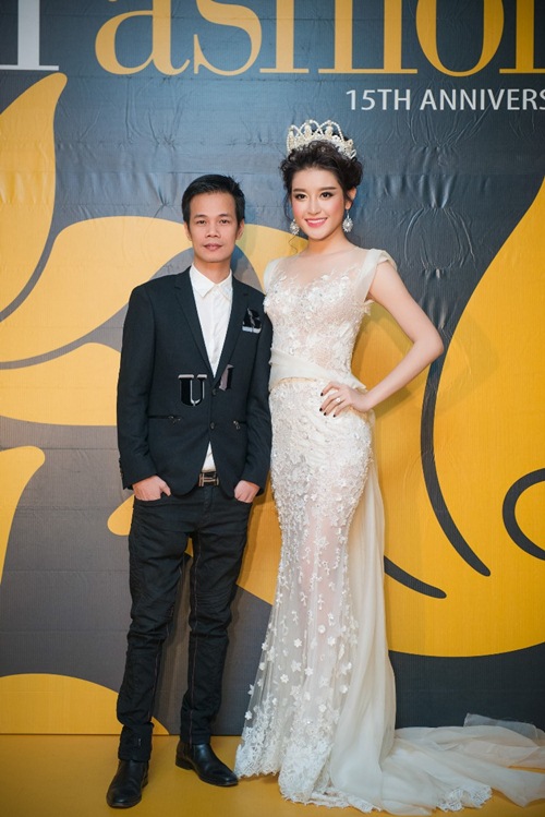 Á hậu Huyền My đội vương miện đi dự sự kiện - 5