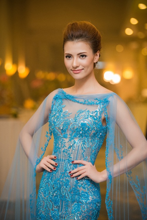 Á hậu Huyền My đội vương miện đi dự sự kiện - 6