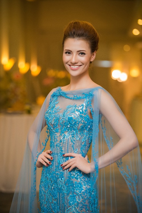 Á hậu Huyền My đội vương miện đi dự sự kiện - 7