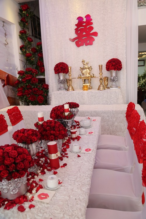 Vân Trang tình cảm hôn ông xã Việt kiều trong lễ ăn hỏi - 2