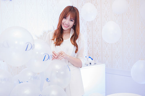 Hari Won, Tiến Đạt tình cảm đút cho nhau ăn tại sự kiện - 9