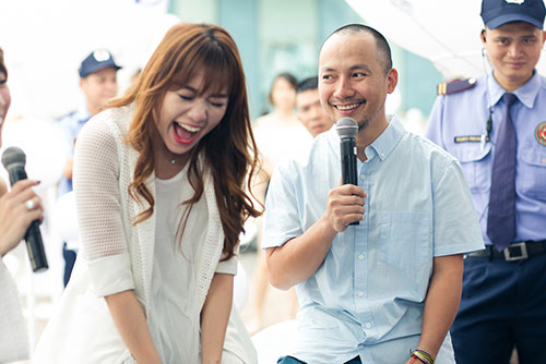 Hari Won, Tiến Đạt tình cảm đút cho nhau ăn tại sự kiện - 7