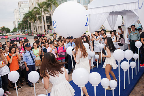 Hari Won, Tiến Đạt tình cảm đút cho nhau ăn tại sự kiện - 12