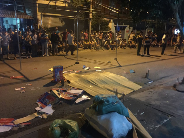 Tài xế lao xe lên vỉa hè quot;néquot; đám cưới để tránh thảm họa - 2