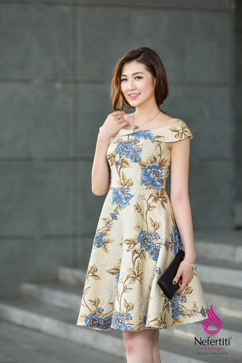 Á hậu Tú Anh tư vấn chọn trang phục lúc giao mùa - 1