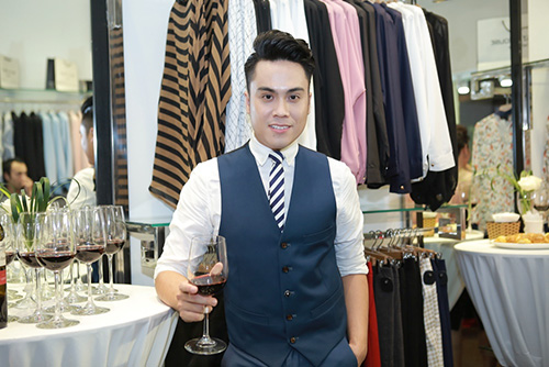 Chồng Bảo Trâm Idol tháp tùng vợ đi sự kiện - 13