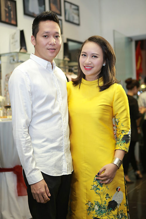 Chồng Bảo Trâm Idol tháp tùng vợ đi sự kiện - 5