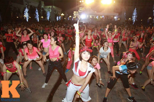 Hot girl Hà Thành #039;vịt hoá thiên nga#039; nhờ zumba - 4