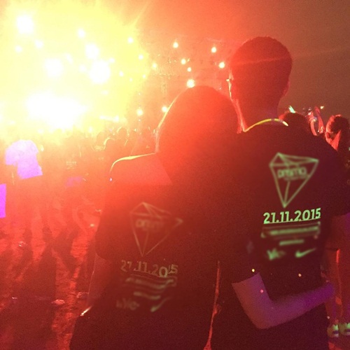 Vợ chồng Hà Tăng mặc áo đôi, ngọt ngào bên nhau - 2