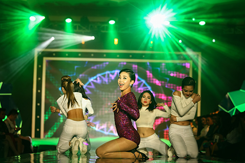 Tóc Tiên diện đồ gợi cảm, khoe vũ đạo nóng bỏng - 10