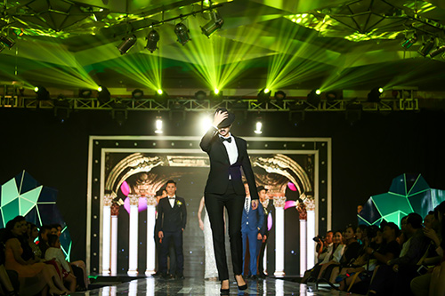 Hạ Vy gây sửng sốt khi diễn thời trang sau 8 ngày sinh - 3