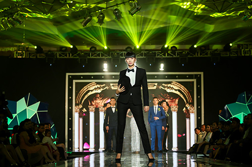 Hạ Vy gây sửng sốt khi diễn thời trang sau 8 ngày sinh - 6