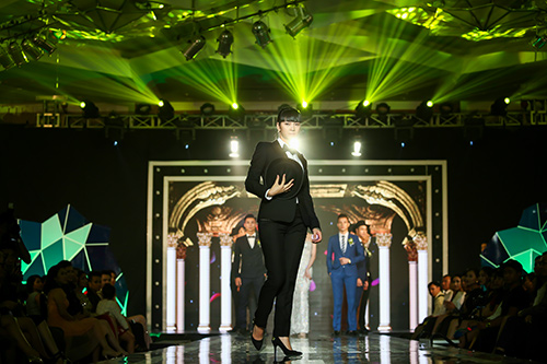 Hạ Vy gây sửng sốt khi diễn thời trang sau 8 ngày sinh - 7