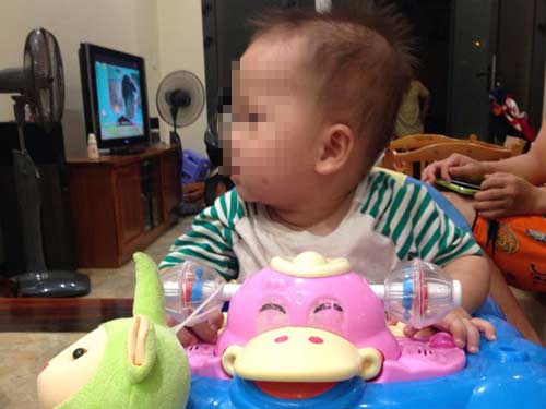 Hoảng hốt phát hiện bọ lúc nhúc trong gối thảo dược của trẻ - 1