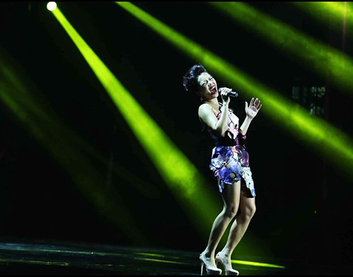 Soi váy 3D quot;có một không haiquot; của Hà Trần - 3