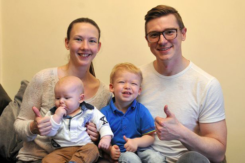 Hình ảnh thai nhi giơ ngón tay cái khiến dân mạng thích thú - 1