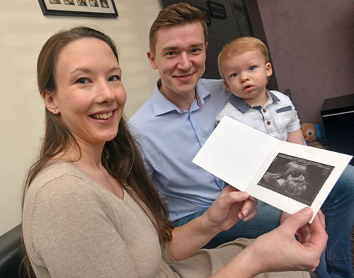 Hình ảnh thai nhi giơ ngón tay cái khiến dân mạng thích thú - 4