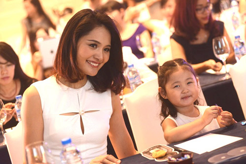 HH Hương Giang dẫn con gái Panda “đi học” về dị ứng - 4