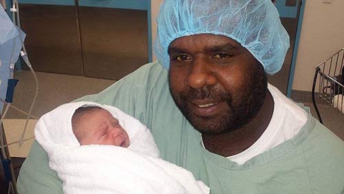 Những vụ trẻ quot;mang họaquot; từ thói quen cổ hủ của người lớn - 4