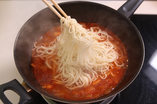 Mì bò trứng thơm ngon, bổ dưỡng - 8