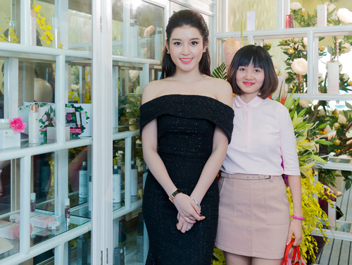 Á hậu Huyền My xinh đẹp gây xôn xao tại TP Bắc Giang - 11