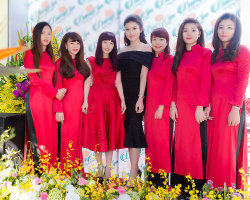 Á hậu Huyền My xinh đẹp gây xôn xao tại TP Bắc Giang - 12