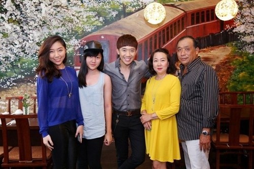 Trấn Thành khoe ảnh dễ thương bên mẹ ngày nhỏ - 10