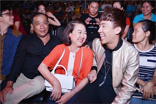 Trấn Thành khoe ảnh dễ thương bên mẹ ngày nhỏ - 11