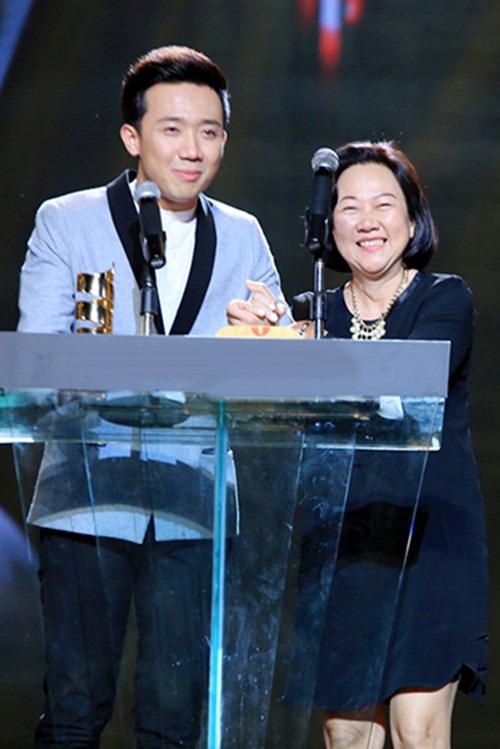 Trấn Thành khoe ảnh dễ thương bên mẹ ngày nhỏ - 12