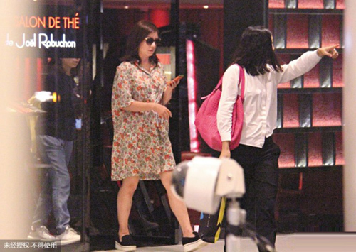 Dàn vệ sĩ quot;khủngquot; hộ tống Angelababy đi sự kiện - 10