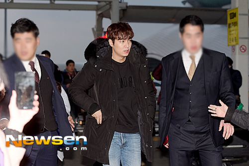 Lee Min Ho thẫn thờ tại sân bay lên đường sang Thái - 2