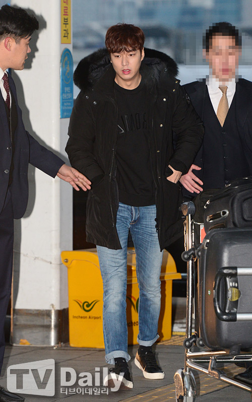 Lee Min Ho thẫn thờ tại sân bay lên đường sang Thái - 4