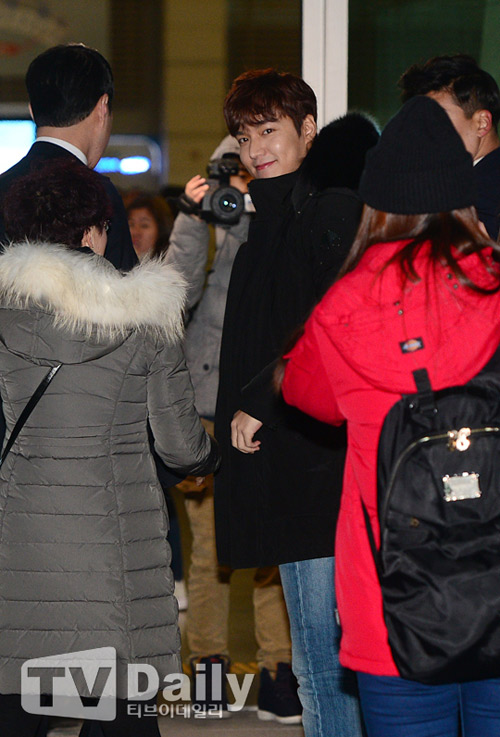 Lee Min Ho thẫn thờ tại sân bay lên đường sang Thái - 7