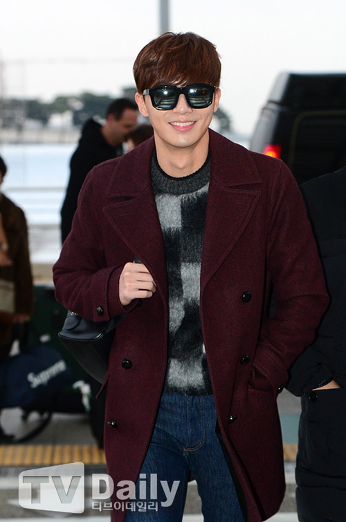 Lee Min Ho thẫn thờ tại sân bay lên đường sang Thái - 11