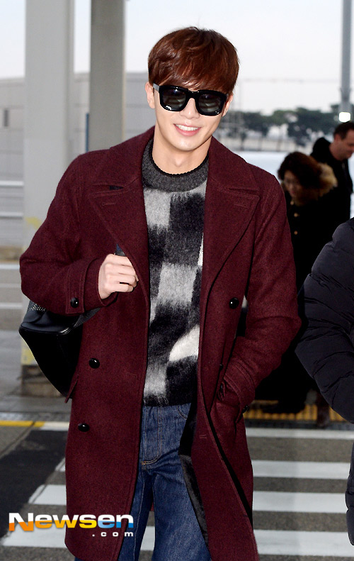 Lee Min Ho thẫn thờ tại sân bay lên đường sang Thái - 14