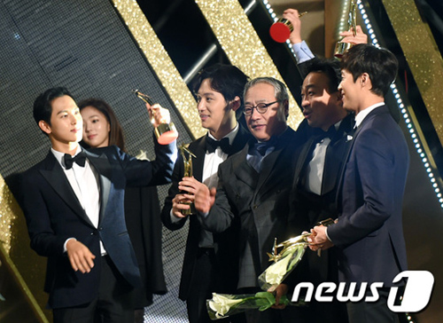 quot;Trai đẹp ngoài hành tinhquot; Kim Soo Hyun lại giành Daesang - 2