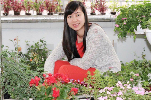 Nữ nhân viên xinh đẹp tự trồng rau ăn quanh năm không hết - 1