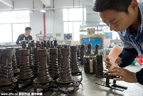 Cảnh kinh ngạc bên trong xưởng đồ chơi người lớn ở Trung Quốc - 2