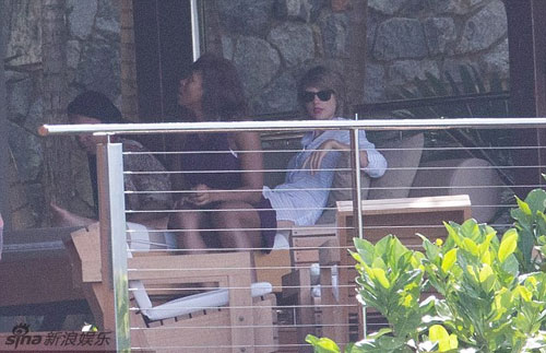 Chị em nhà Kim Kardashian chụp hình với mặt quot;thâm tímquot; - 10