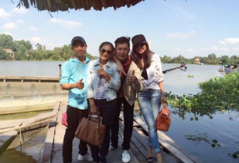 Phan Thanh Bình phủ nhận việc vợ có quot;người mớiquot; - 2