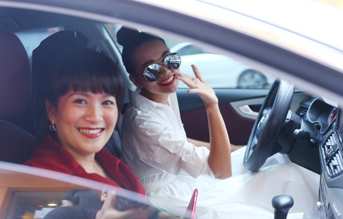 Thanh Hằng lái xe chở vợ Bình Minh đi dự sự kiện - 2