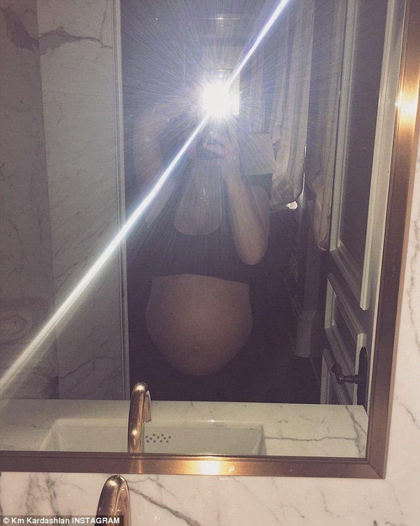 Kim Kardashian vừa hạ sinh quý tử - 2