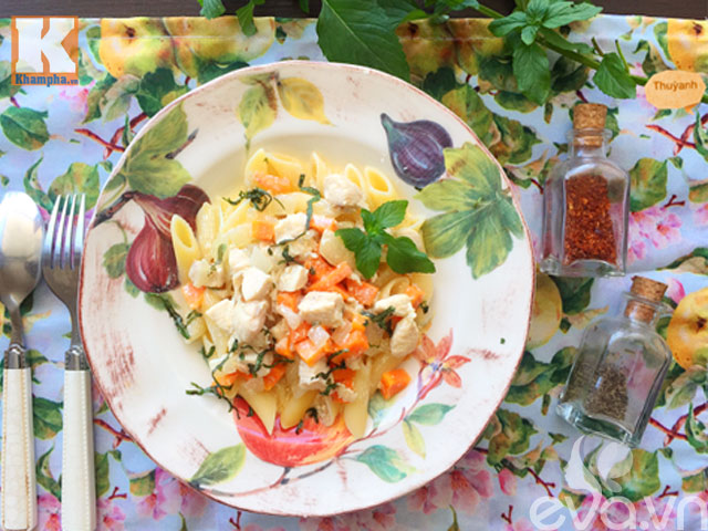 Mỳ nui sốt gà bơ và rau củ siêu hấp dẫn