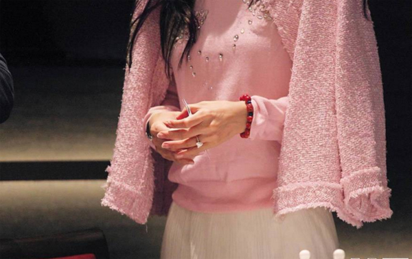 Angelababy đẹp như nữ thần hậu scandal với Dương Mịch - 8