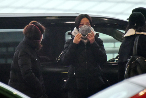 Triệu Vy lộ mặt sưng húp, mệt mỏi vì quá bận rộn - 2