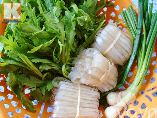 Thưởng thức bánh đa tôm thịt vào bữa sáng - 6